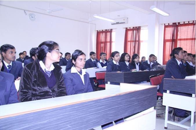 SR Group of Institutions Jhansi Classroom photo 2